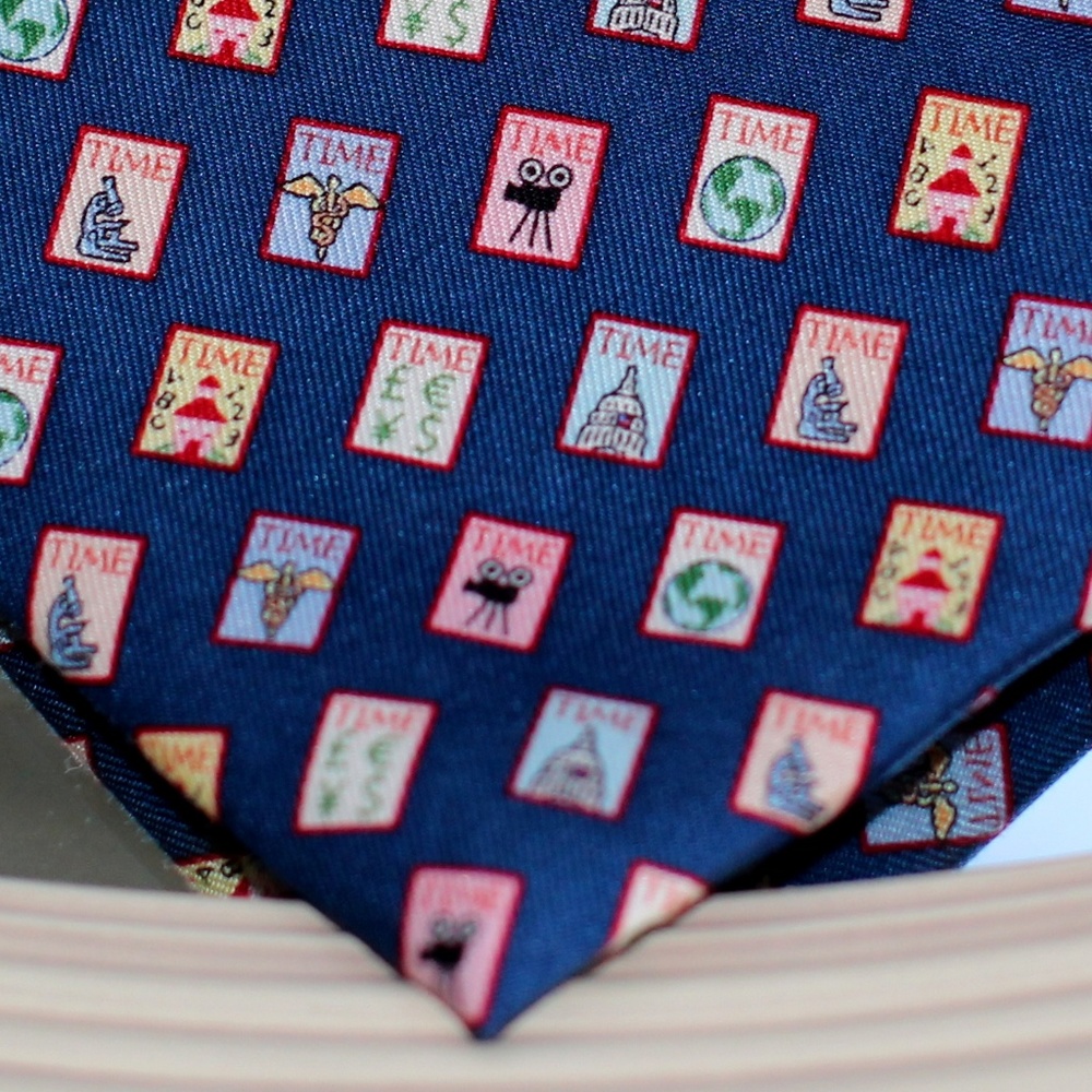 Vineyard Vines Time Magazine Covers Tie - Picture 7 of 7